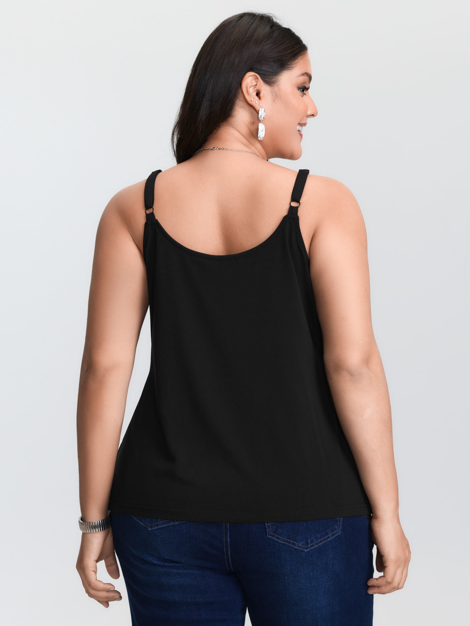プラスサイズ対応の黒いニットキャミソール。コントラストカラー - Cami Top Lace のレビューと価格